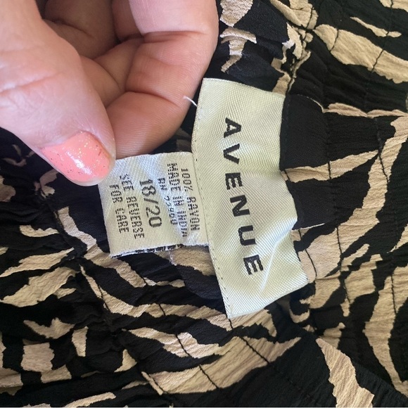 Plus size Avenue 18/20 stretch skirt, animal print - Picture 4 of 5